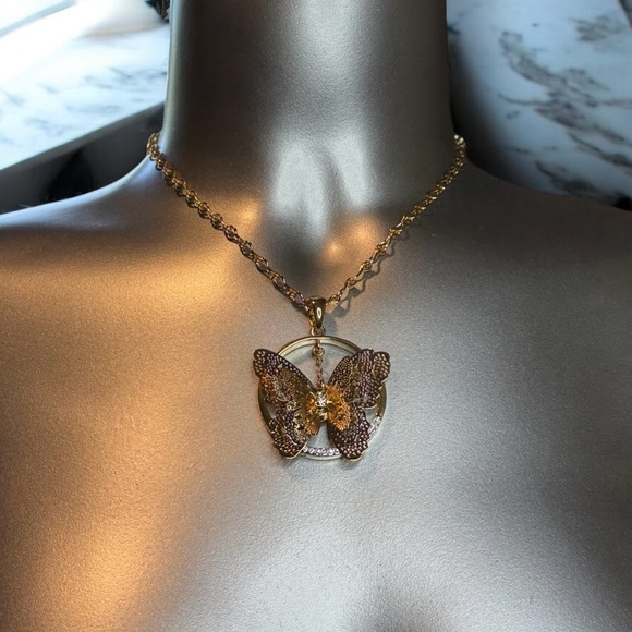 🇨🇦🆕5th Avenue Butterfly Pendant Necklace with Swarovski Crystal Embellishments - Picture 1 of 13